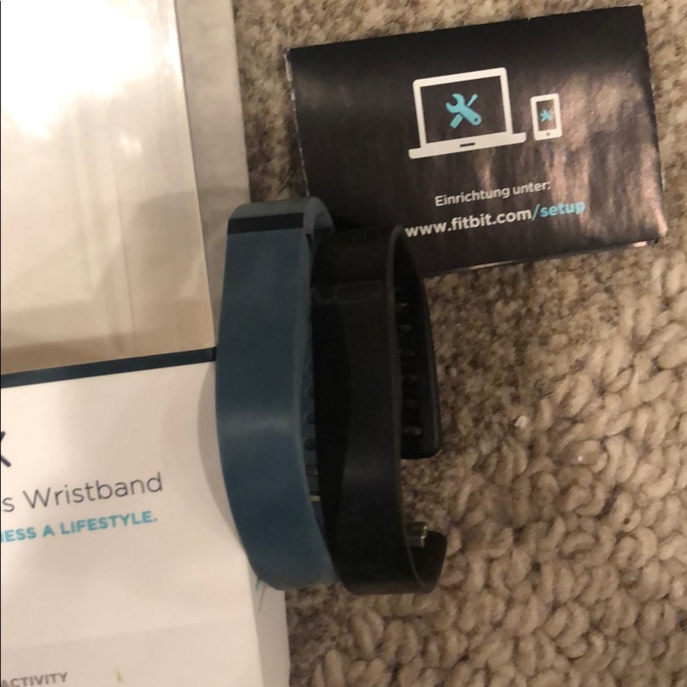 Fit bit flex - Picture 3 of 3